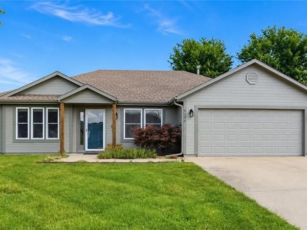 2104 Cherokee Drive, Greenwood, MO 64034