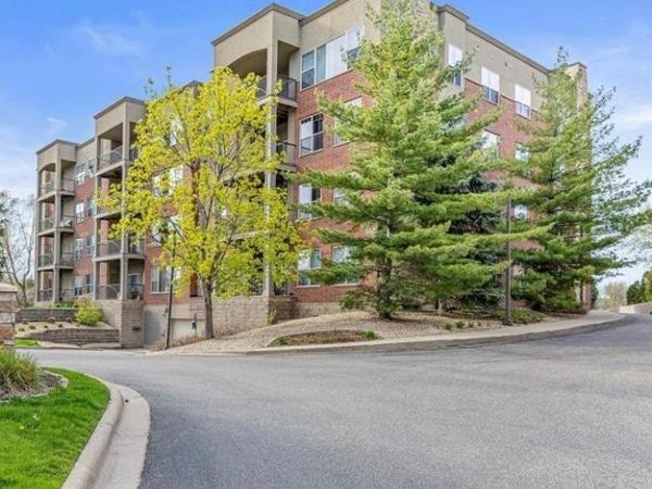 460 Ford Road , Unit 203, Saint Louis Park, MN 55426