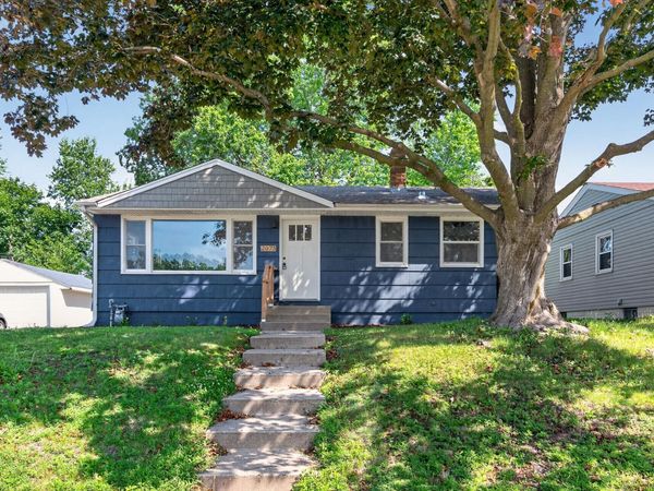 2075 Hawthorne Avenue E, Saint Paul, MN 55119