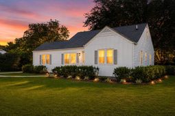 318 Lamont Road photo 4