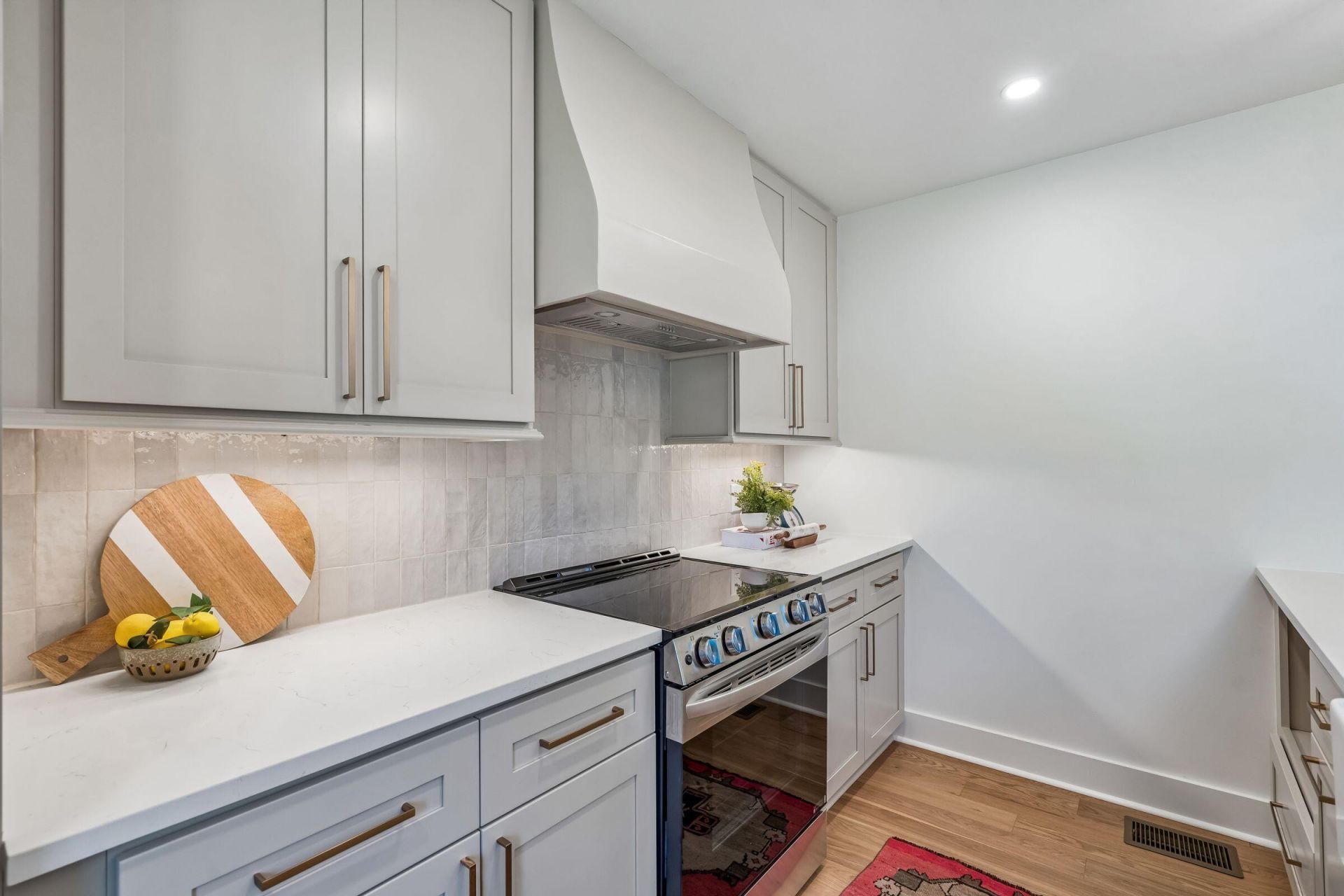 318 Lamont Road Photo 22