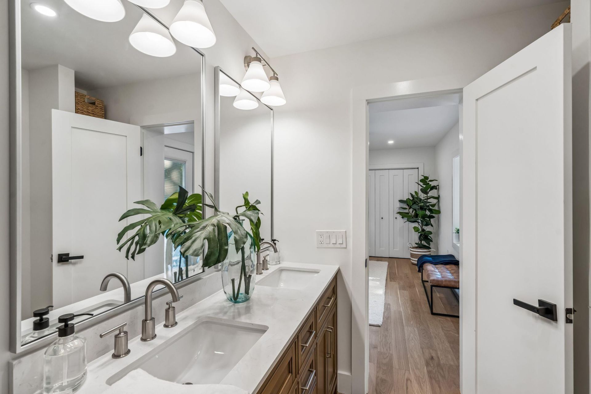 318 Lamont Road Photo 32