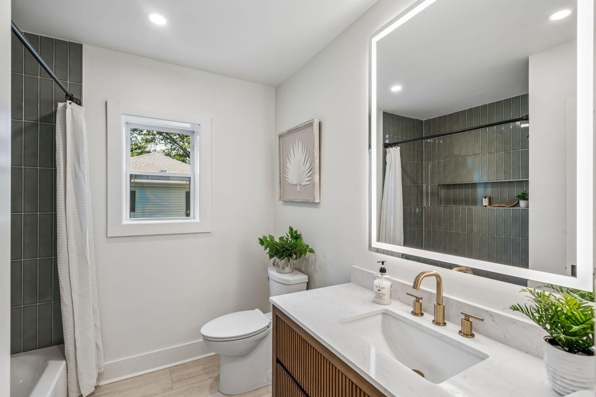 318 Lamont Road Photo 37