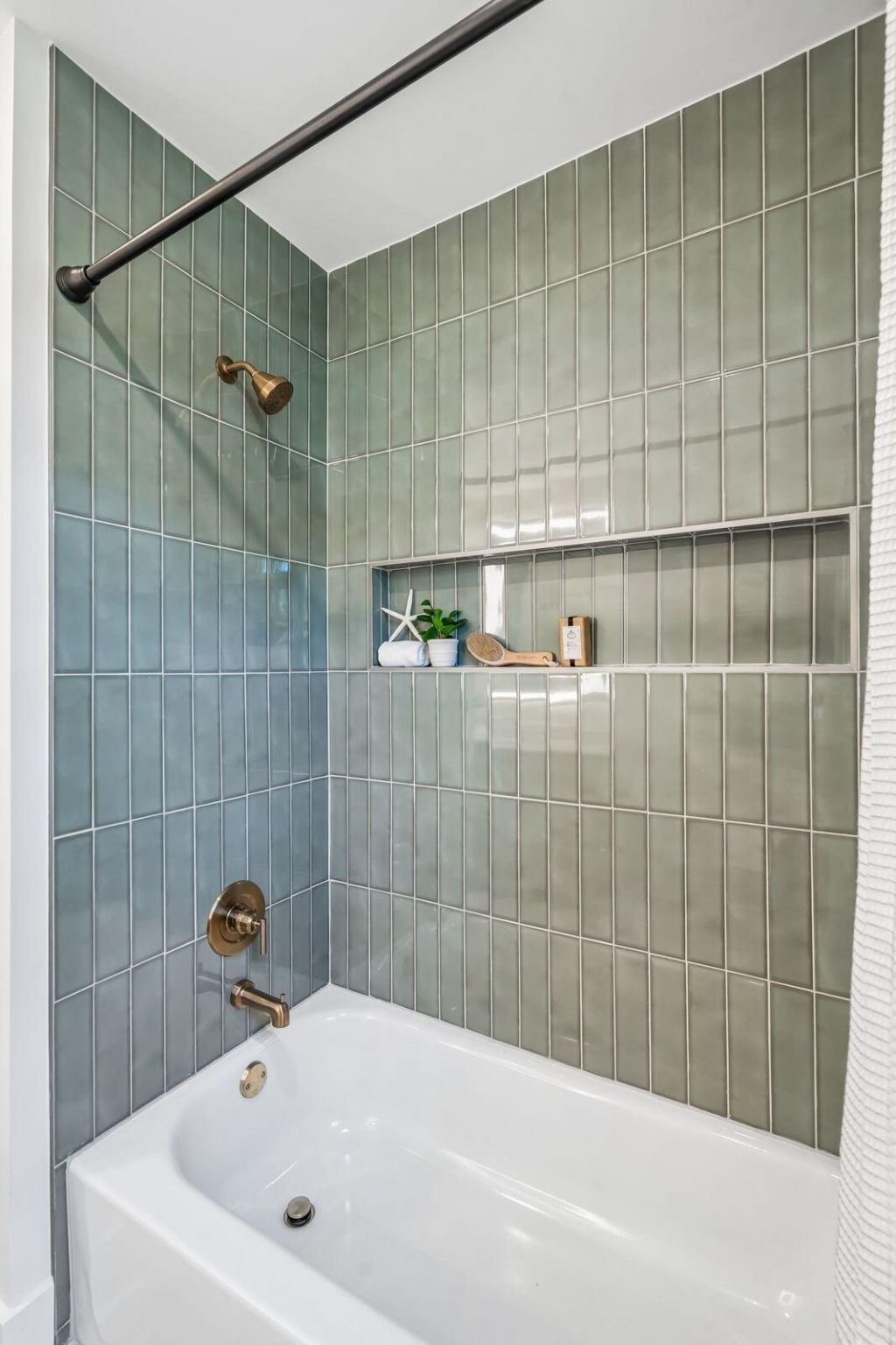 318 Lamont Road Photo 38