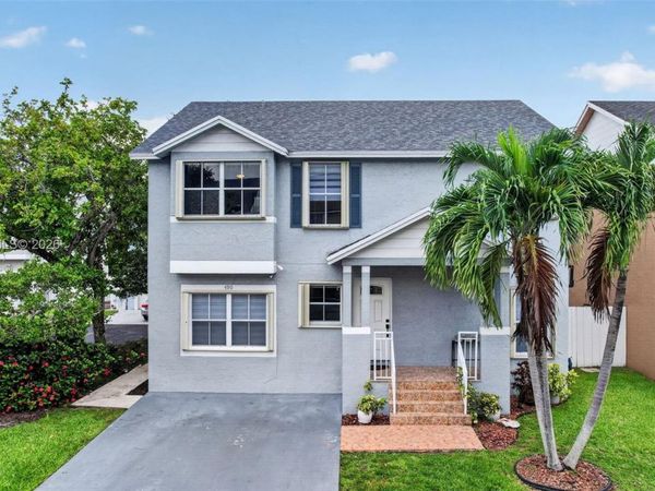 490 NW 102nd Ter , Pembroke Pines, FL 33026