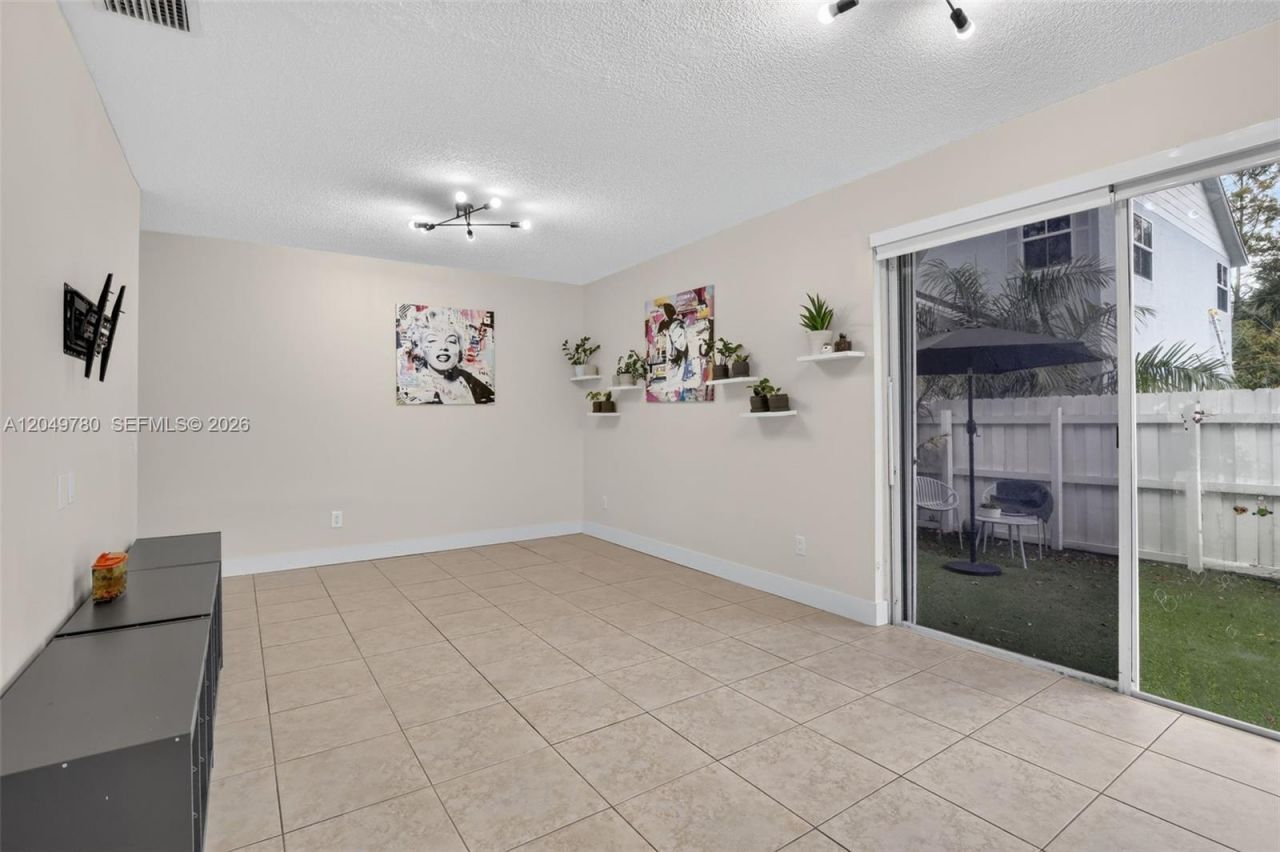 490 NW 102nd Ter, Pembroke Pines, FL 33026 Photo