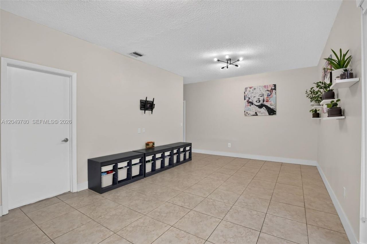 490 NW 102nd Ter, Pembroke Pines, FL 33026 Photo
