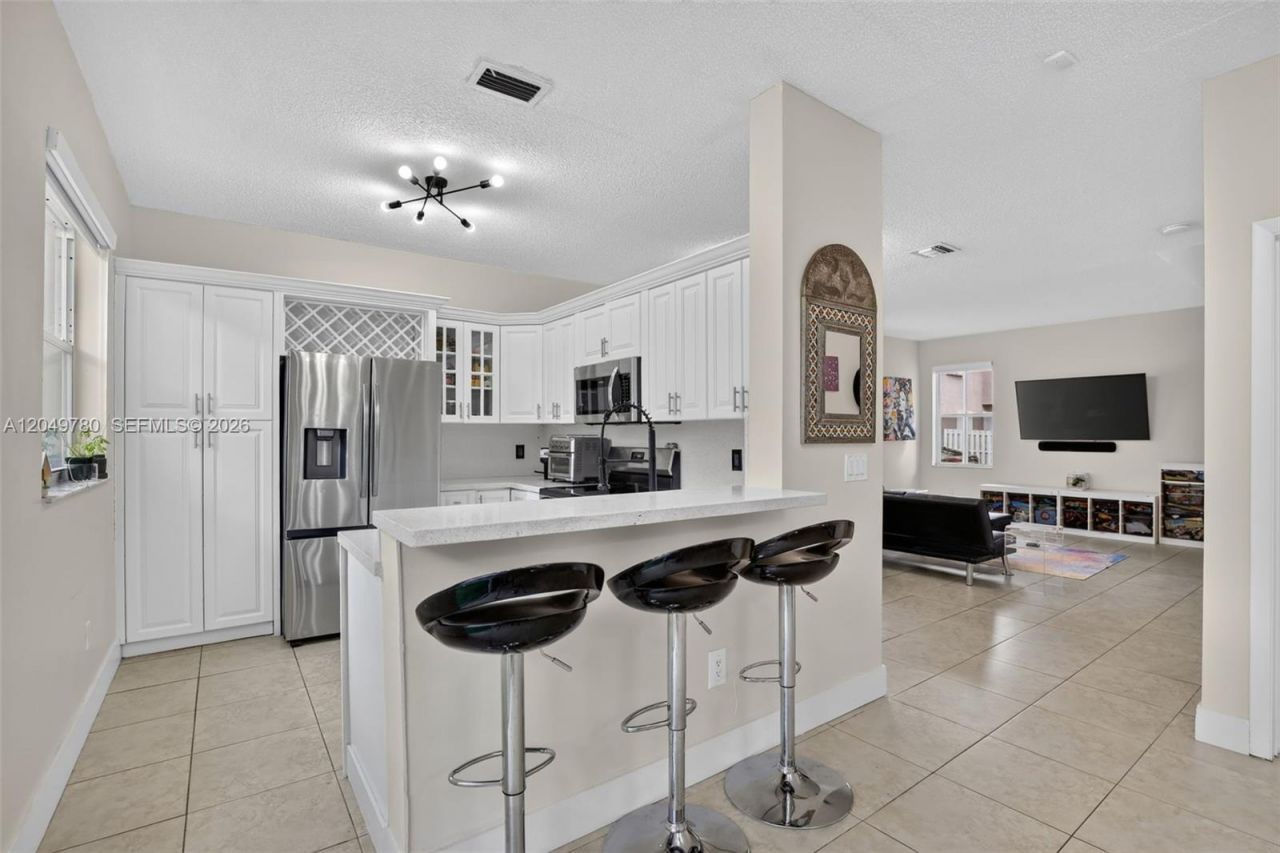 490 NW 102nd Ter, Pembroke Pines, FL 33026 Photo