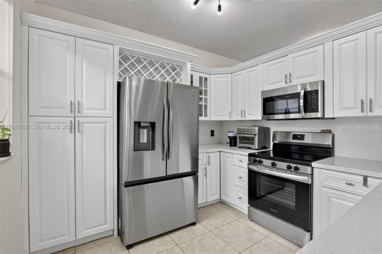 490 NW 102nd Ter, Pembroke Pines, FL 33026 Photo