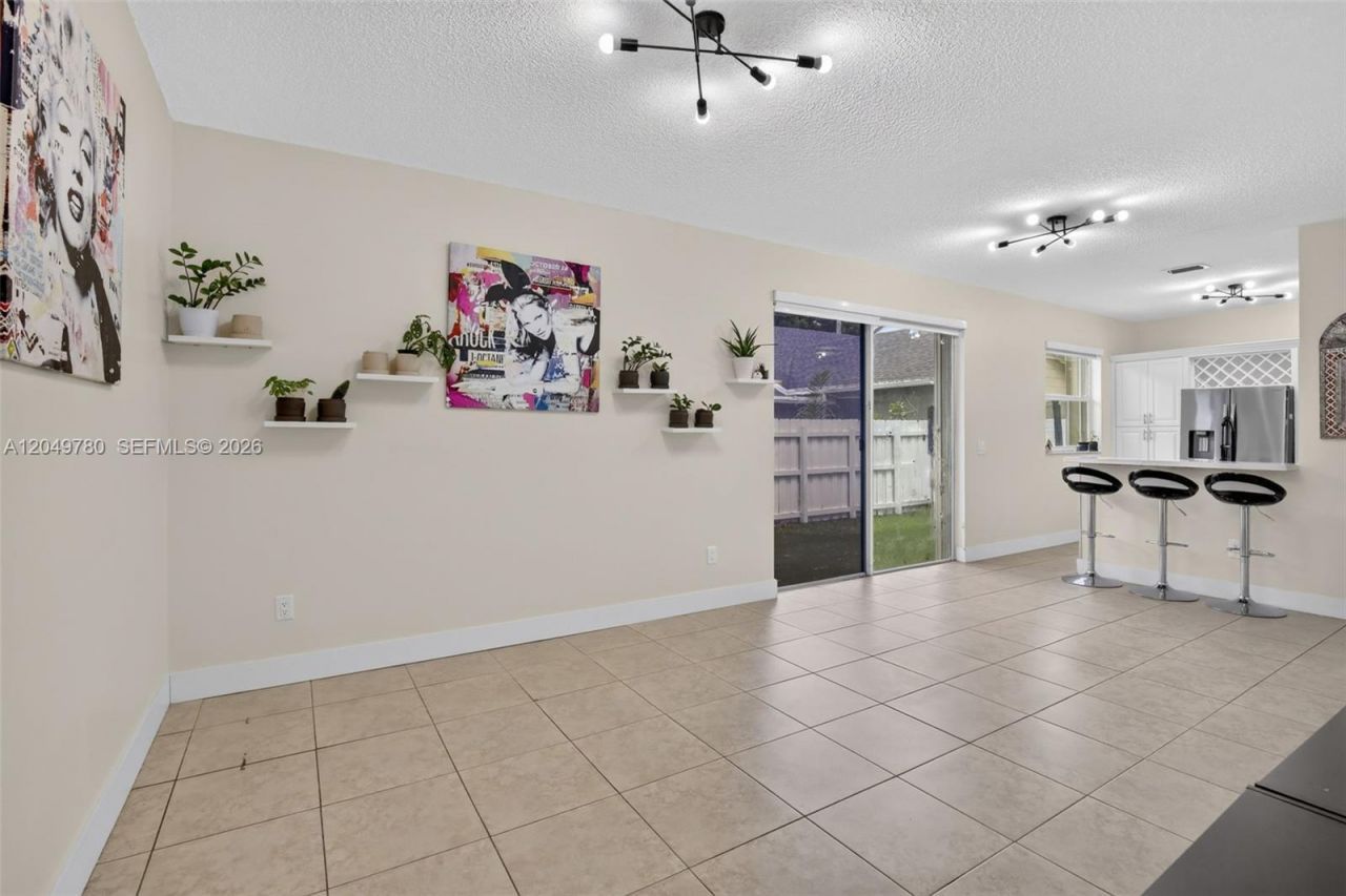 490 NW 102nd Ter, Pembroke Pines, FL 33026 Photo