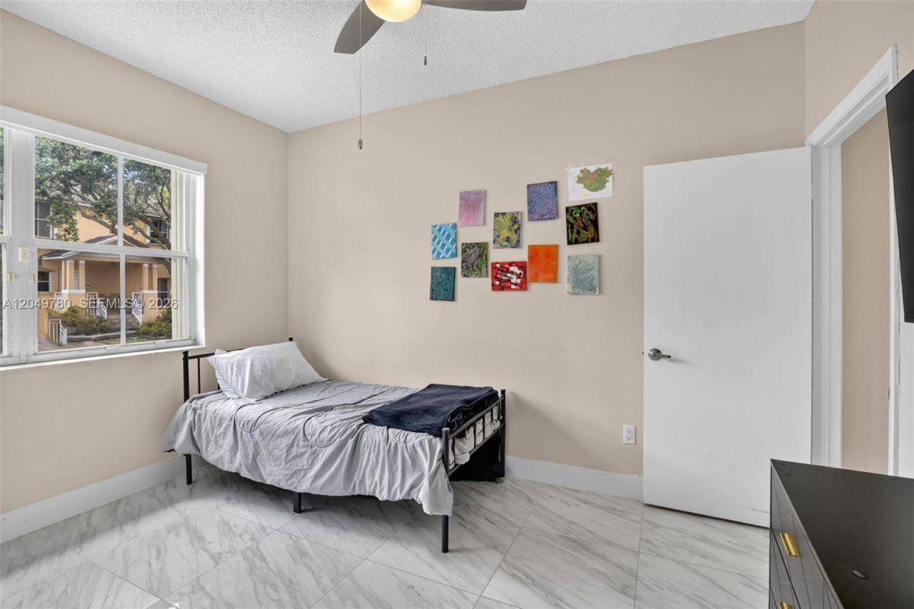 490 NW 102nd Ter, Pembroke Pines, FL 33026 Photo
