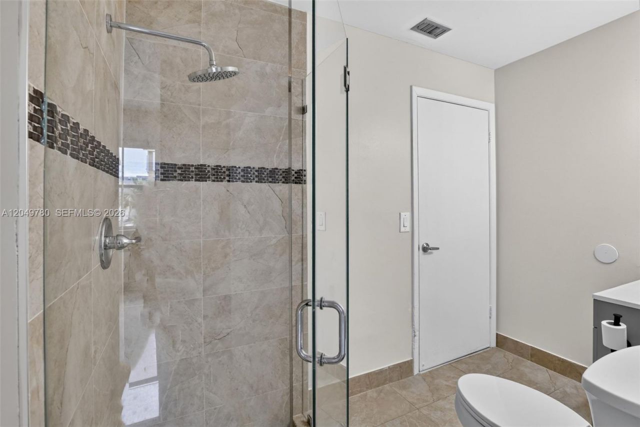 490 NW 102nd Ter, Pembroke Pines, FL 33026 Photo