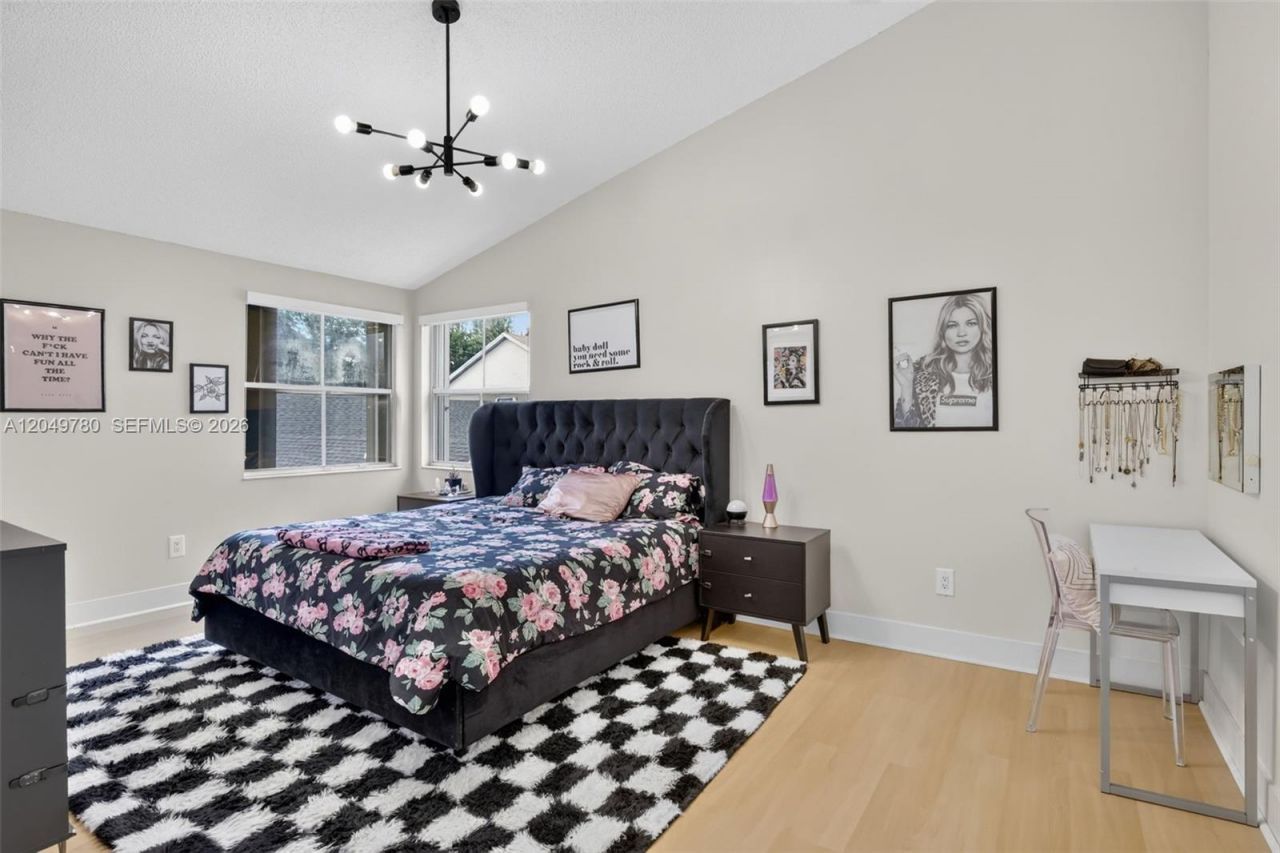 490 NW 102nd Ter, Pembroke Pines, FL 33026 Photo