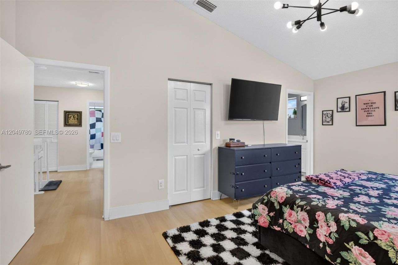 490 NW 102nd Ter, Pembroke Pines, FL 33026 Photo