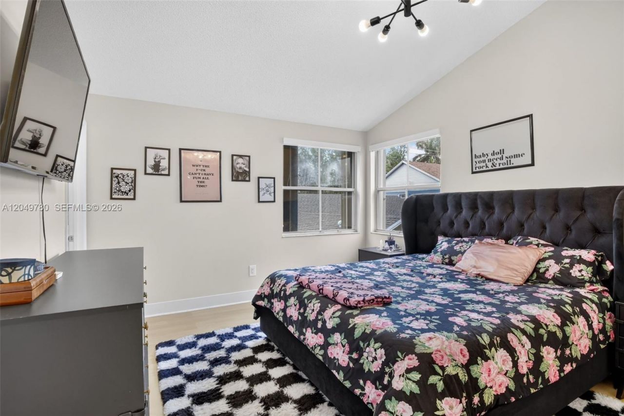 490 NW 102nd Ter, Pembroke Pines, FL 33026 Photo