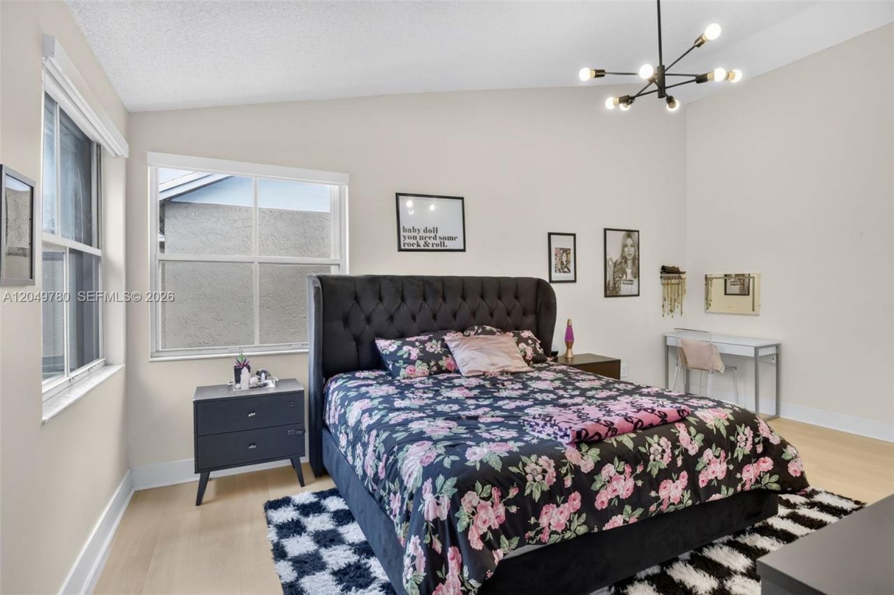 490 NW 102nd Ter, Pembroke Pines, FL 33026 Photo