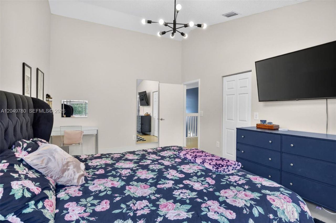 490 NW 102nd Ter, Pembroke Pines, FL 33026 Photo