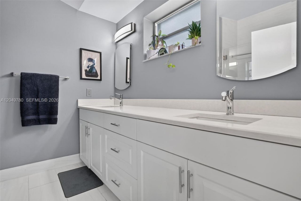 490 NW 102nd Ter, Pembroke Pines, FL 33026 Photo