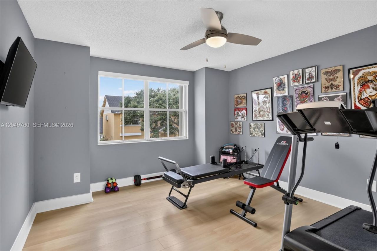 490 NW 102nd Ter, Pembroke Pines, FL 33026 Photo