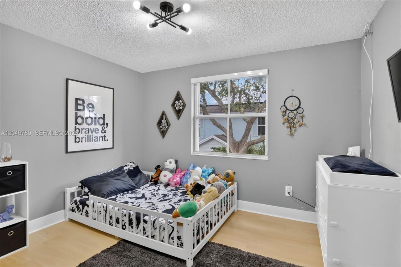 490 NW 102nd Ter, Pembroke Pines, FL 33026 Photo