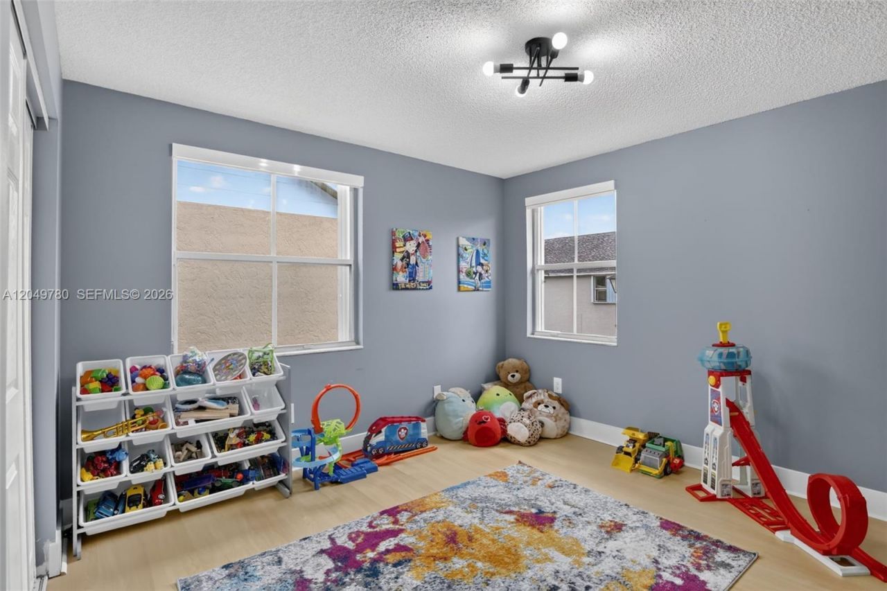 490 NW 102nd Ter, Pembroke Pines, FL 33026 Photo