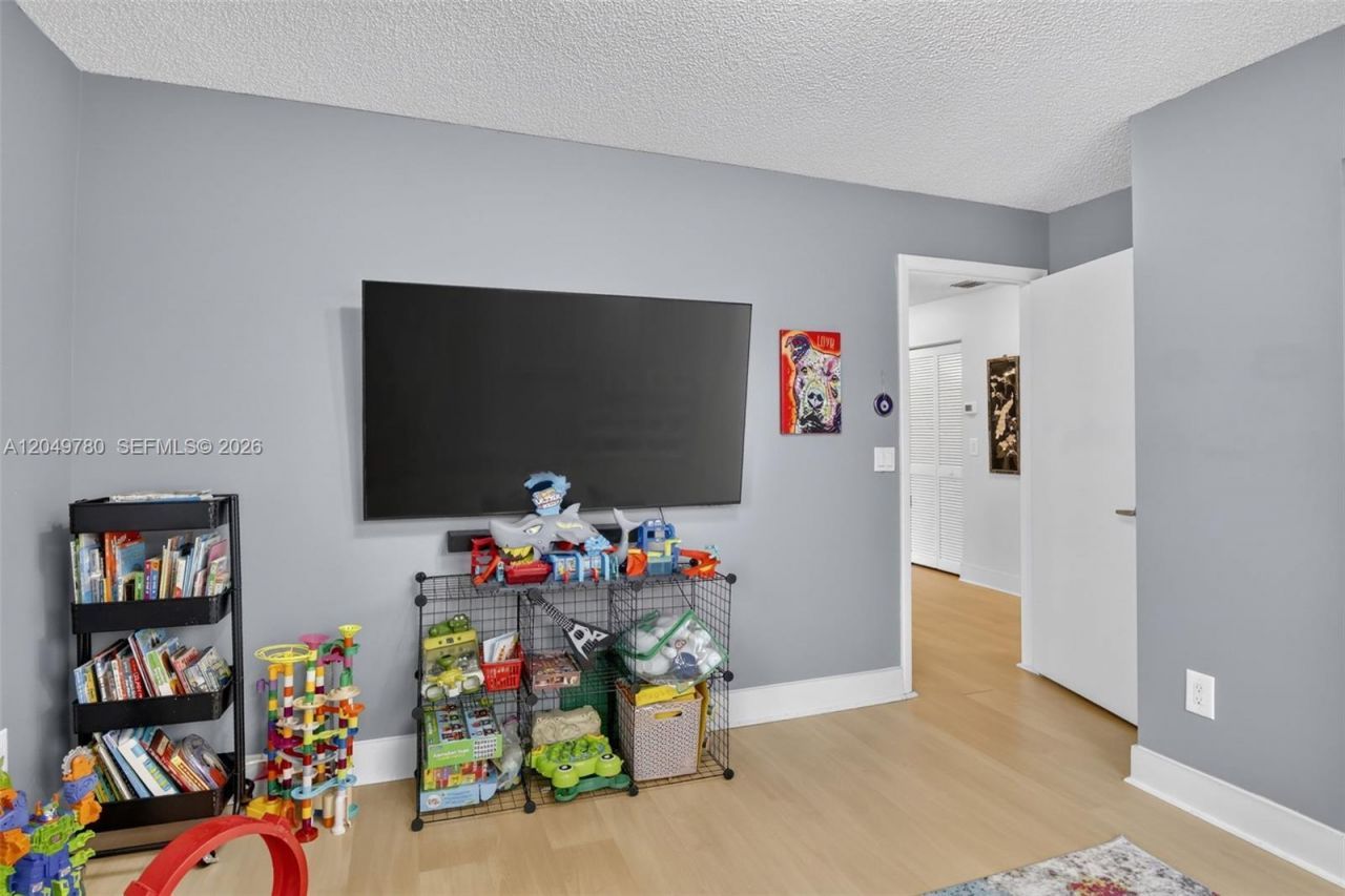 490 NW 102nd Ter, Pembroke Pines, FL 33026 Photo
