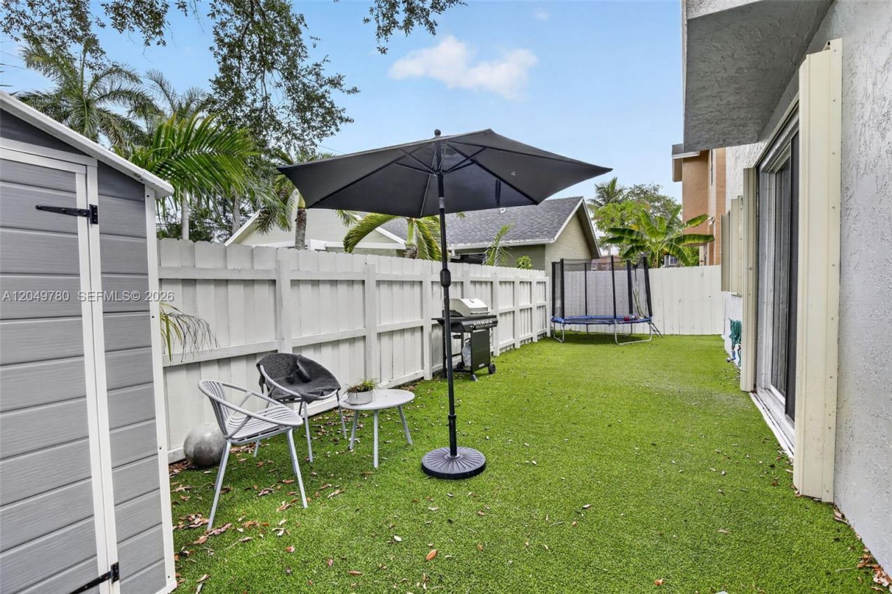 490 NW 102nd Ter, Pembroke Pines, FL 33026 Photo