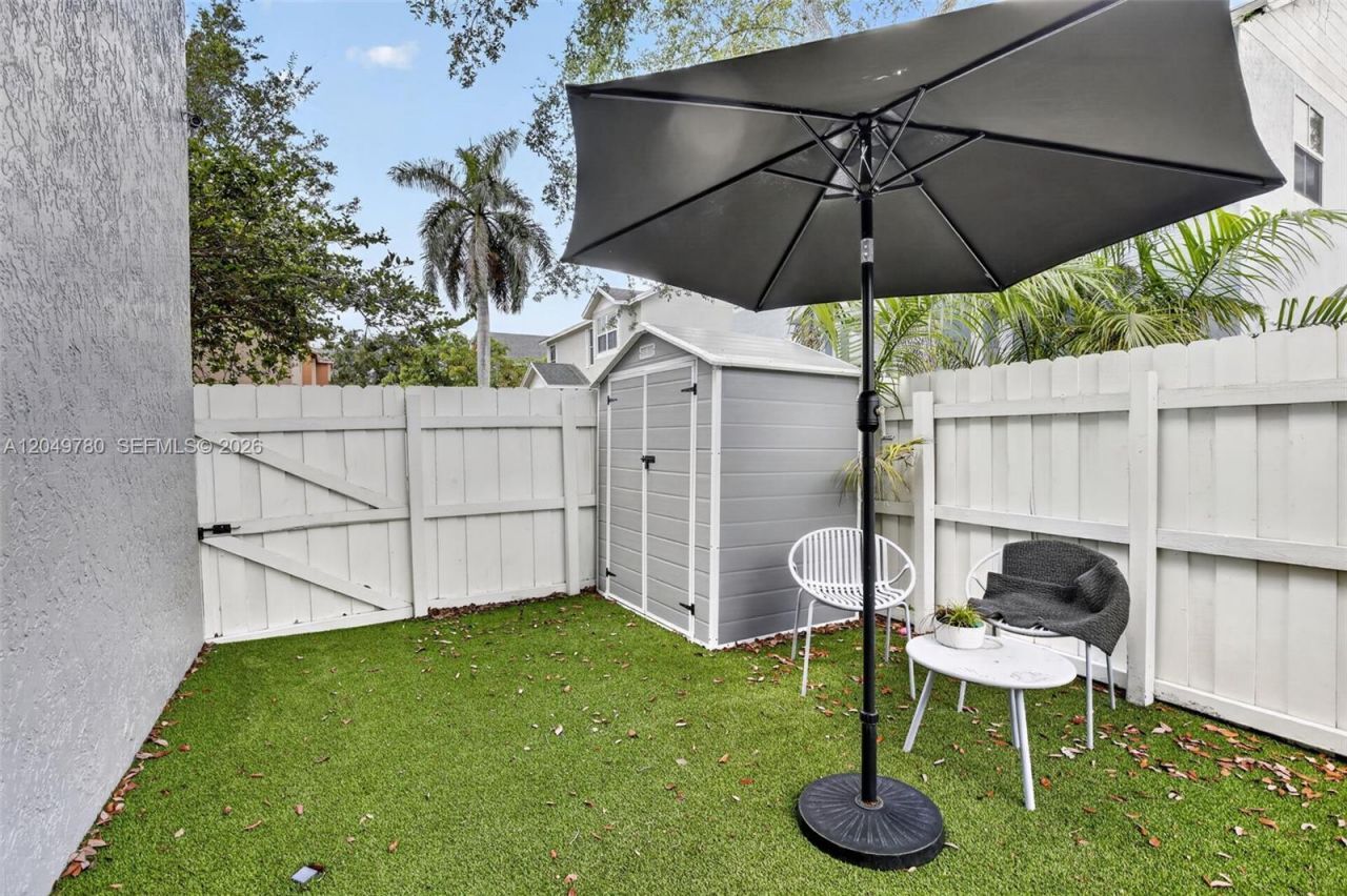 490 NW 102nd Ter, Pembroke Pines, FL 33026 Photo