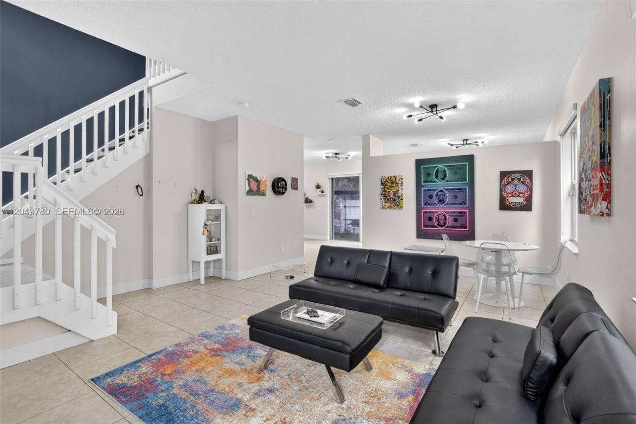 490 NW 102nd Ter, Pembroke Pines, FL 33026 Photo