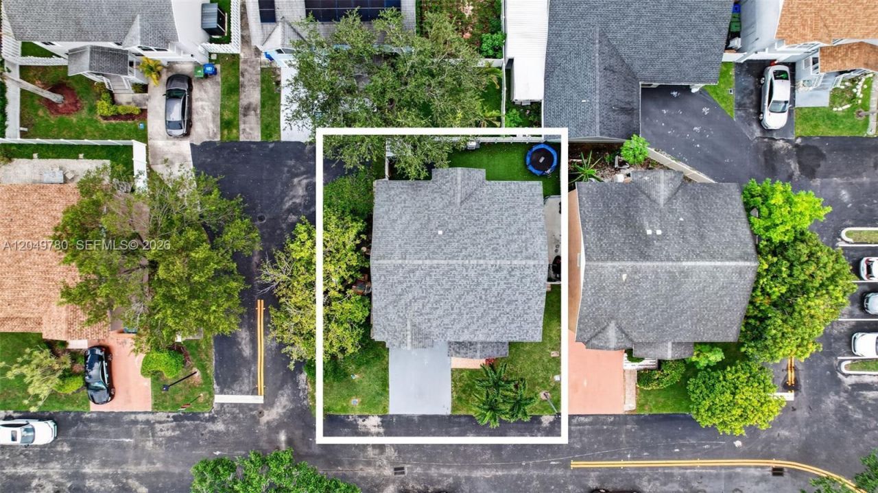 490 NW 102nd Ter, Pembroke Pines, FL 33026 Photo