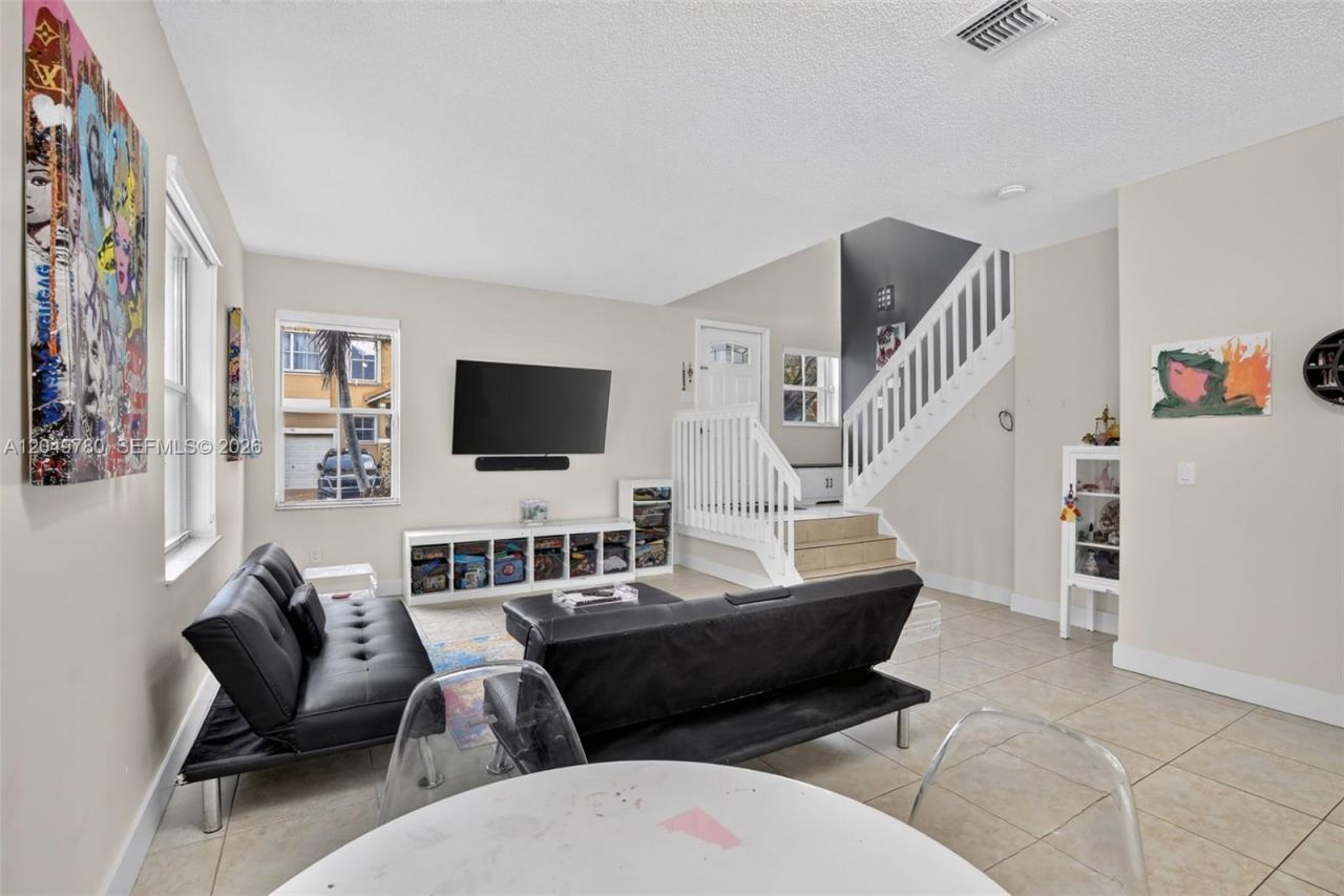 490 NW 102nd Ter, Pembroke Pines, FL 33026 Photo