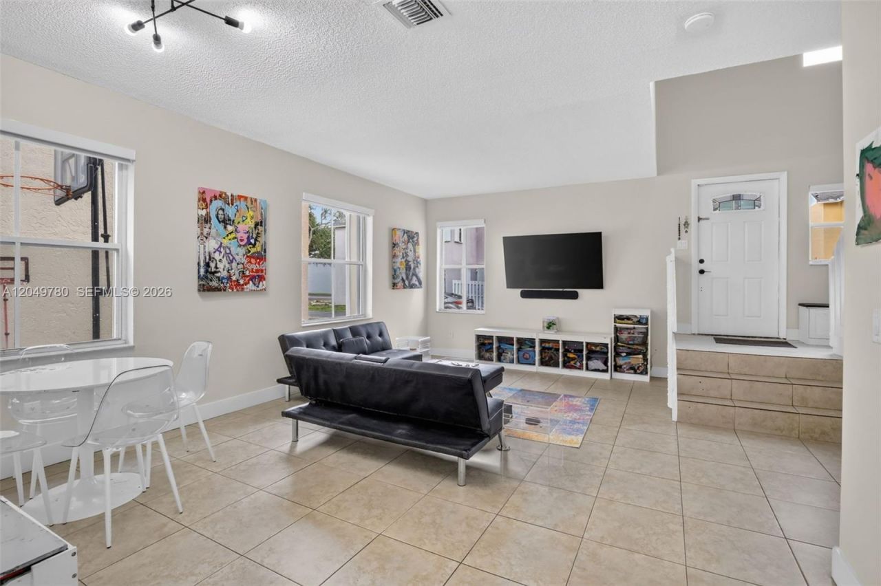 490 NW 102nd Ter, Pembroke Pines, FL 33026 Photo