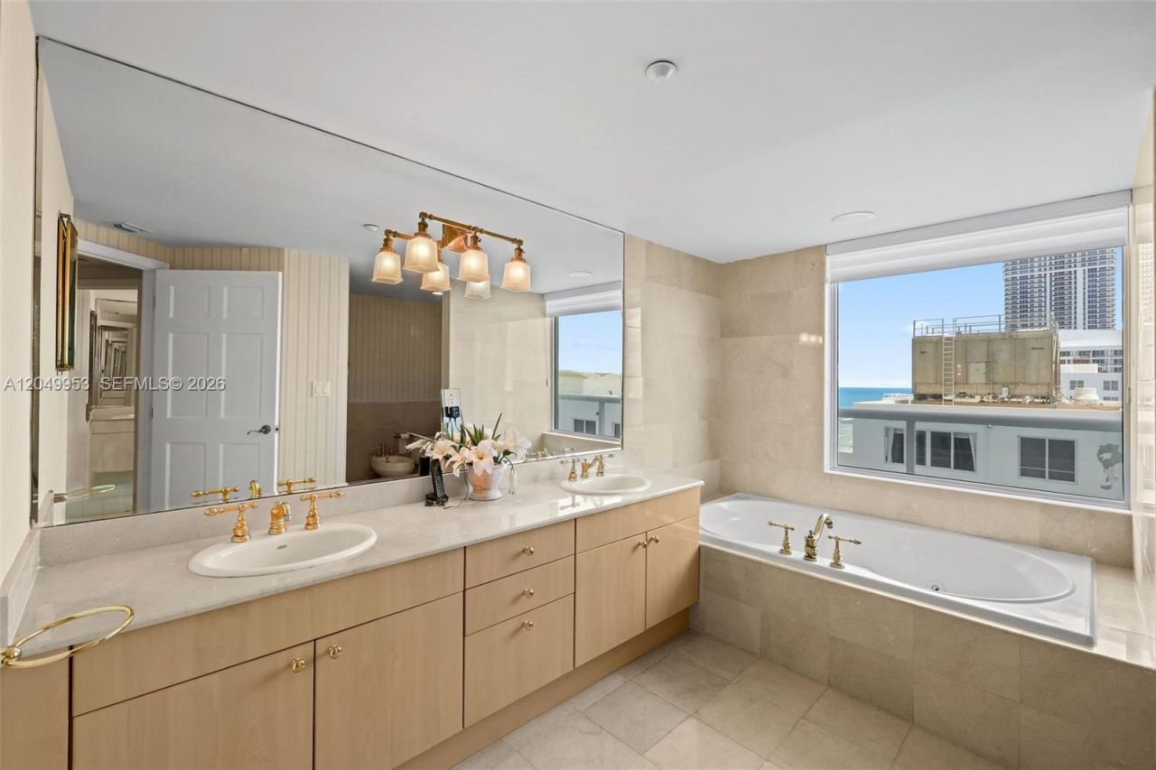 5025 Collins Ave , Unit 1707, Miami Beach, FL 33140 Photo