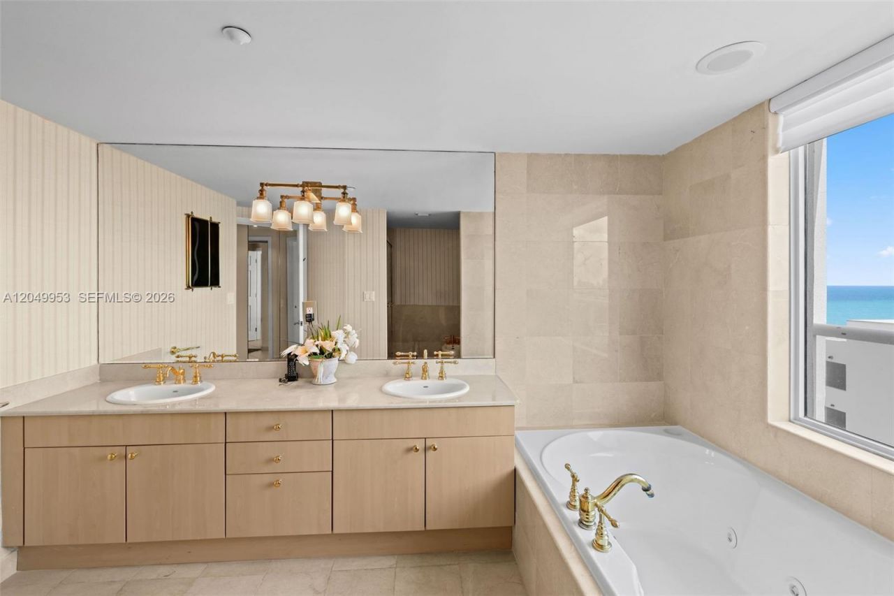 5025 Collins Ave , Unit 1707, Miami Beach, FL 33140 Photo