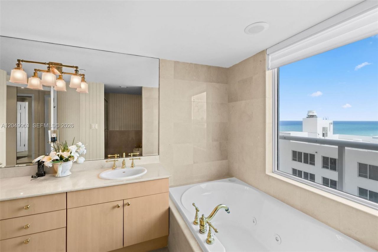 5025 Collins Ave , Unit 1707, Miami Beach, FL 33140 Photo