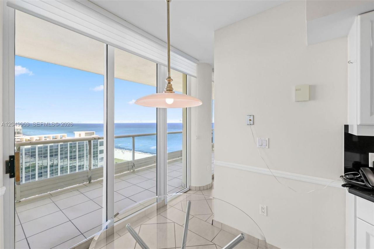 5025 Collins Ave , Unit 1707, Miami Beach, FL 33140 Photo