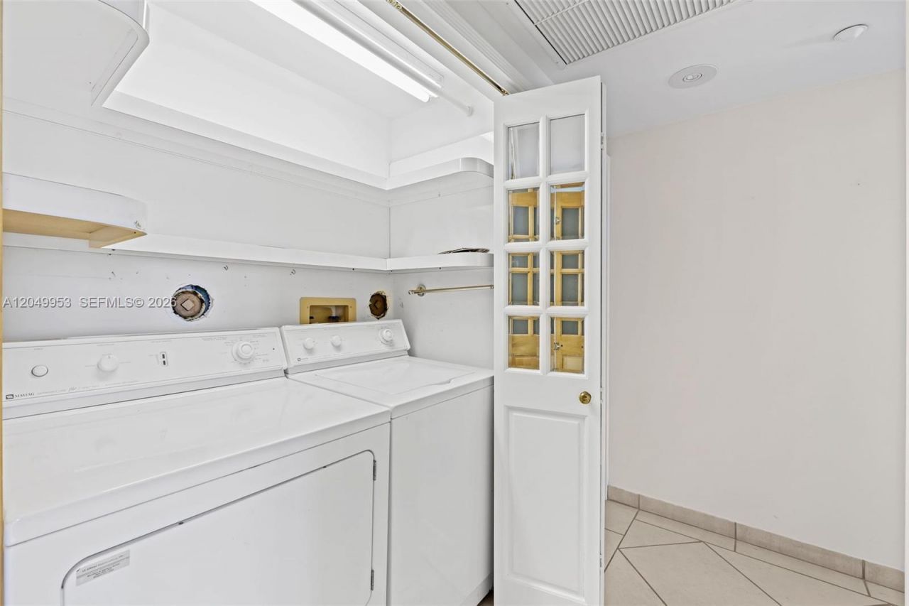 5025 Collins Ave , Unit 1707, Miami Beach, FL 33140 Photo