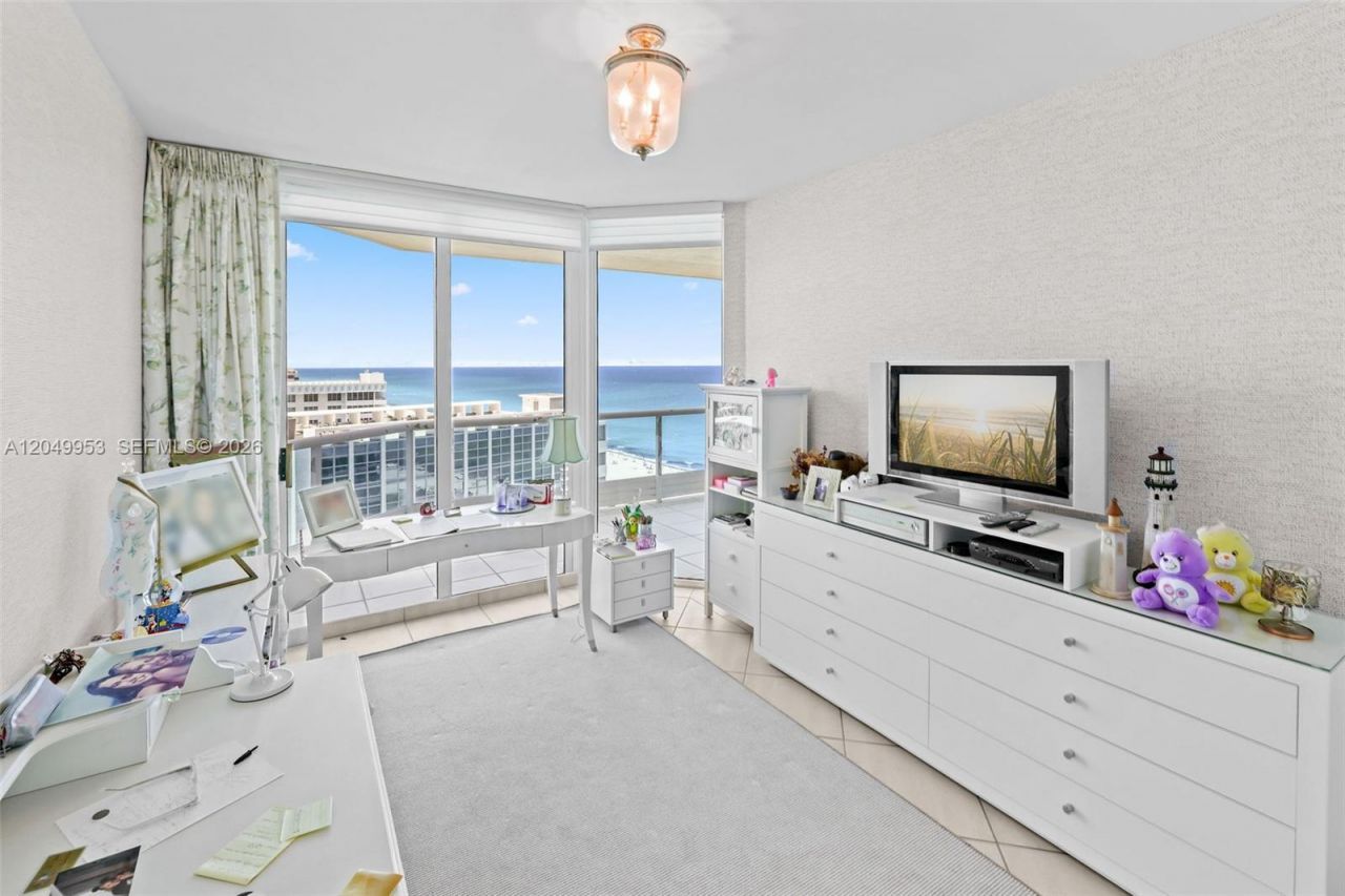 5025 Collins Ave , Unit 1707, Miami Beach, FL 33140 Photo
