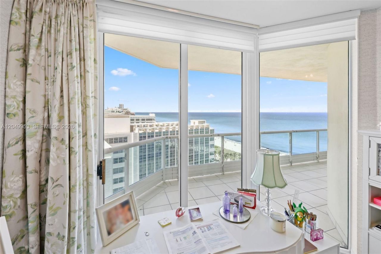 5025 Collins Ave , Unit 1707, Miami Beach, FL 33140 Photo