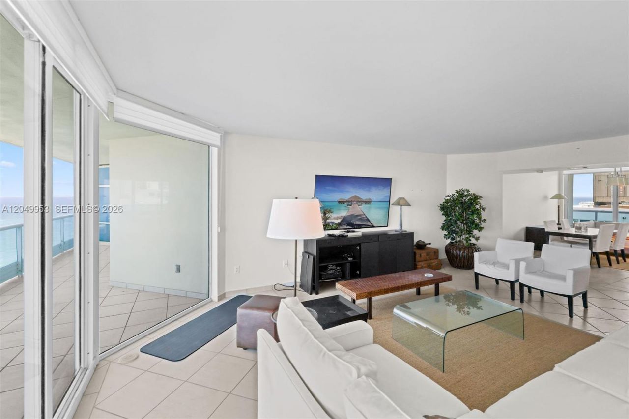 5025 Collins Ave , Unit 1707, Miami Beach, FL 33140 Photo