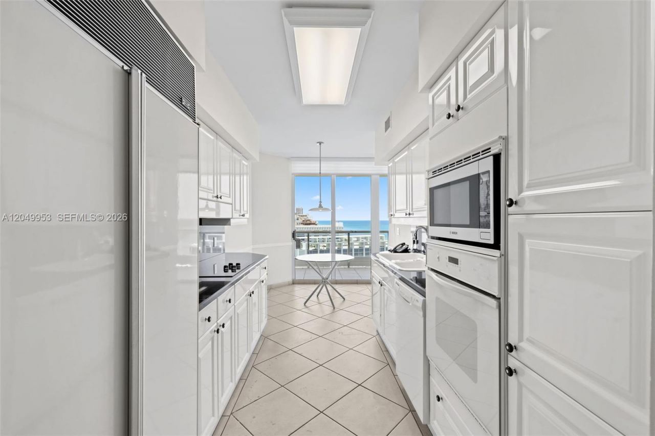 5025 Collins Ave , Unit 1707, Miami Beach, FL 33140 Photo