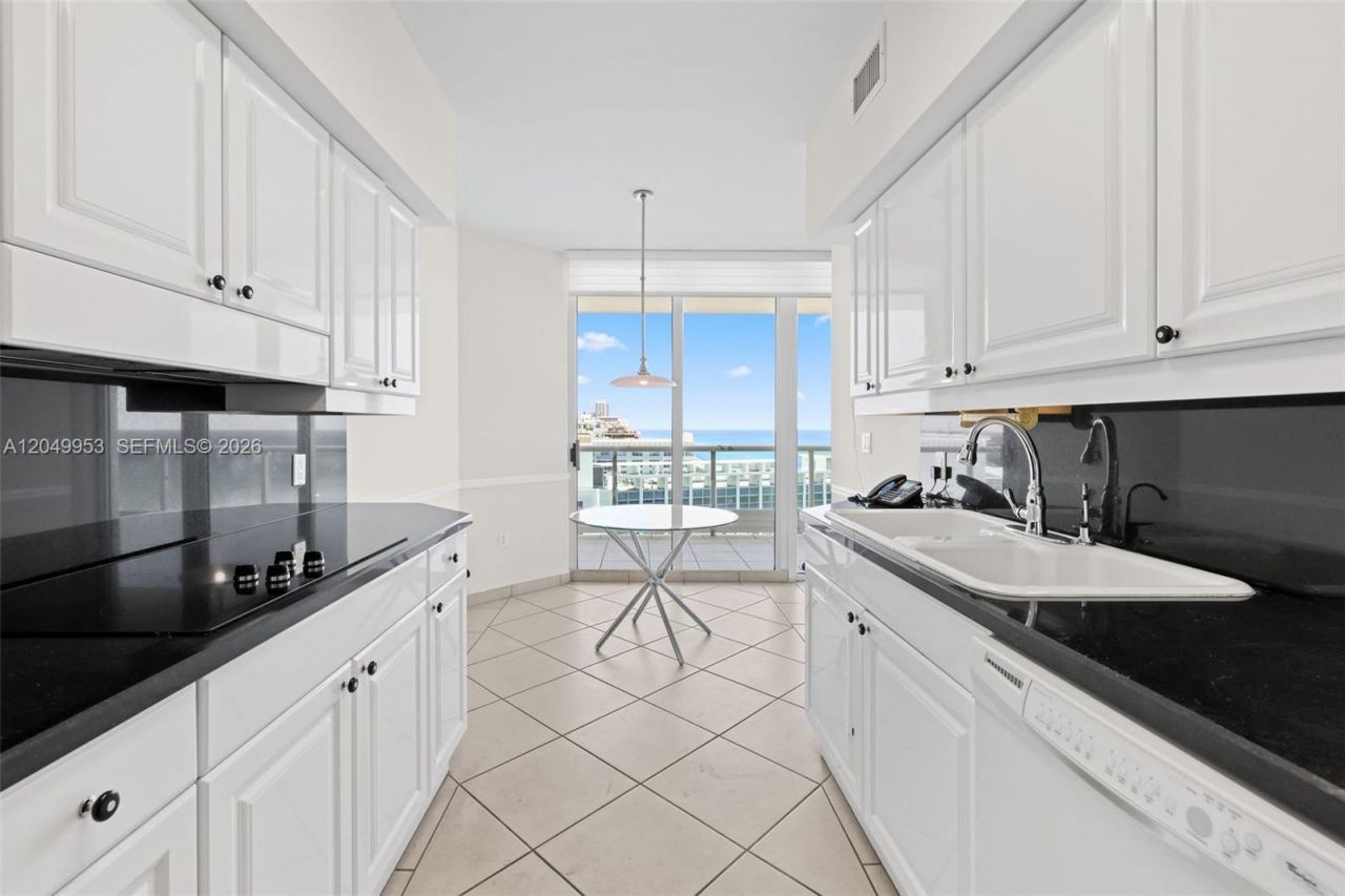 5025 Collins Ave , Unit 1707, Miami Beach, FL 33140 Photo