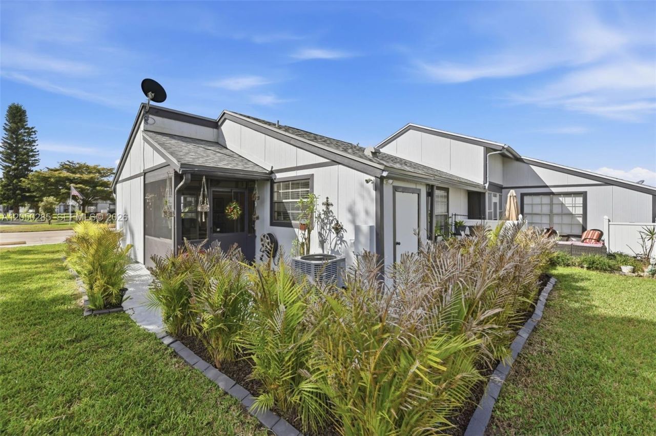 10548 Quincy Ct , Lehigh Acres, FL 33936 Photo
