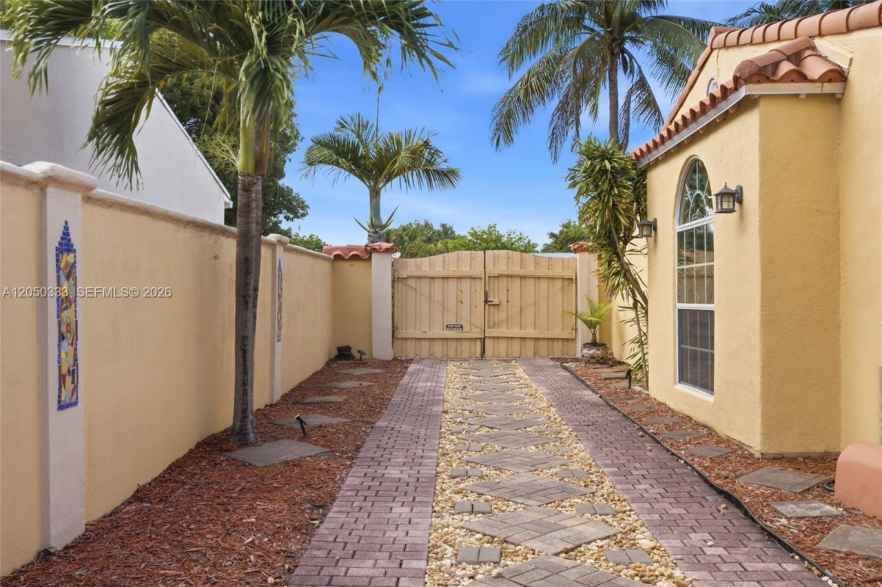 2538 Liberty St , Hollywood, FL 33020 Photo