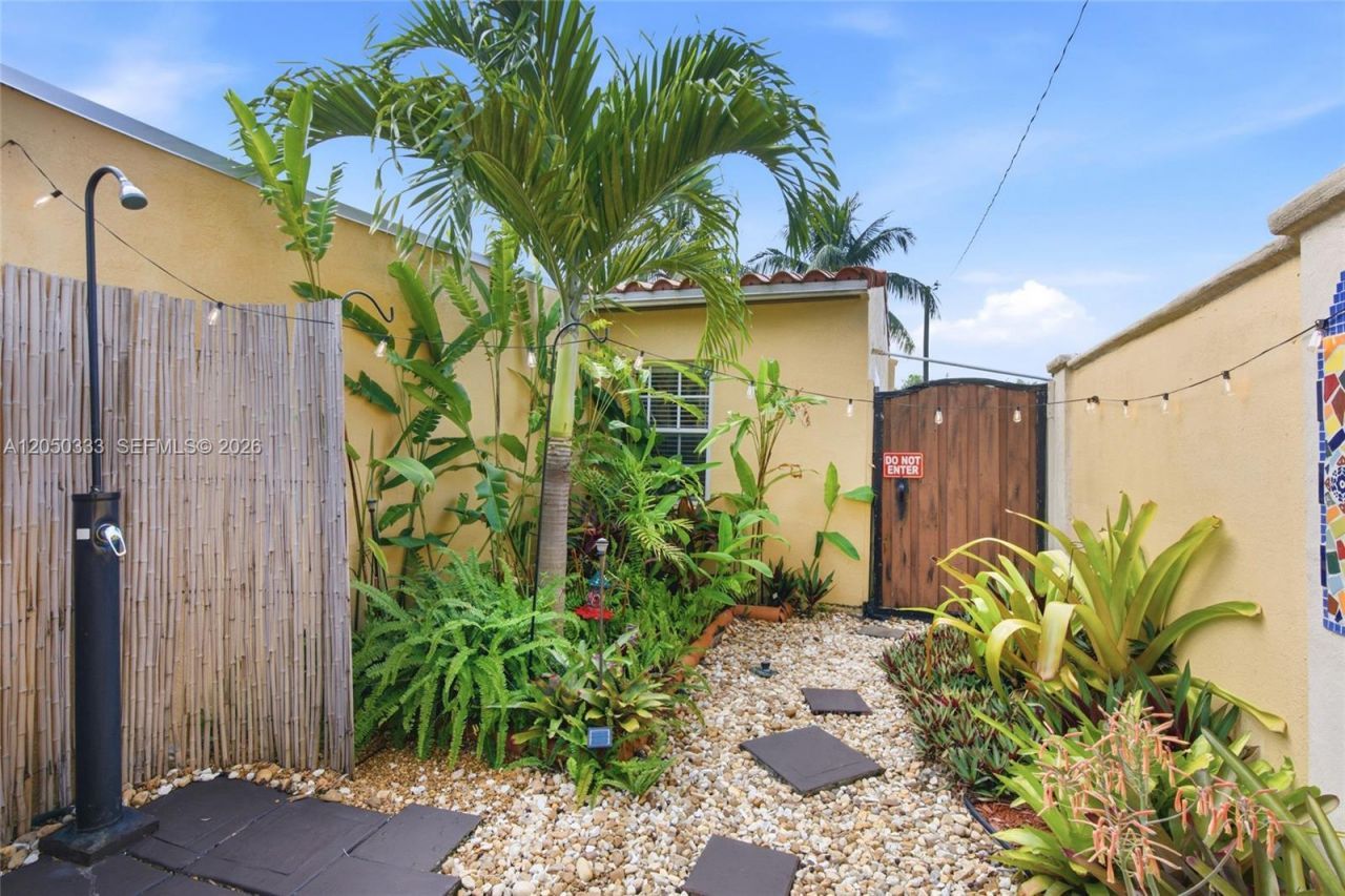 2538 Liberty St , Hollywood, FL 33020 Photo