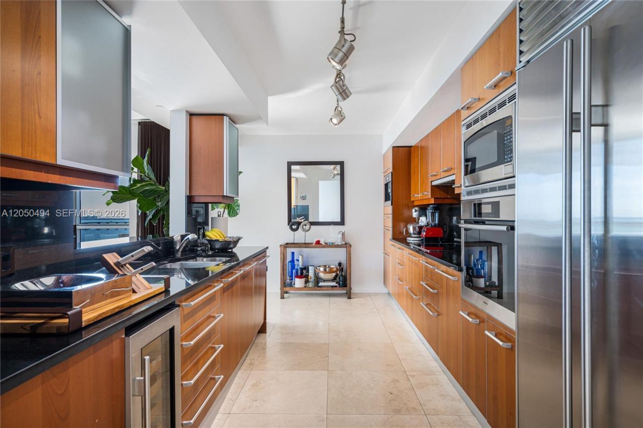 1331 Brickell Bay Dr, Unit 1611, Miami, FL 33131 Photo