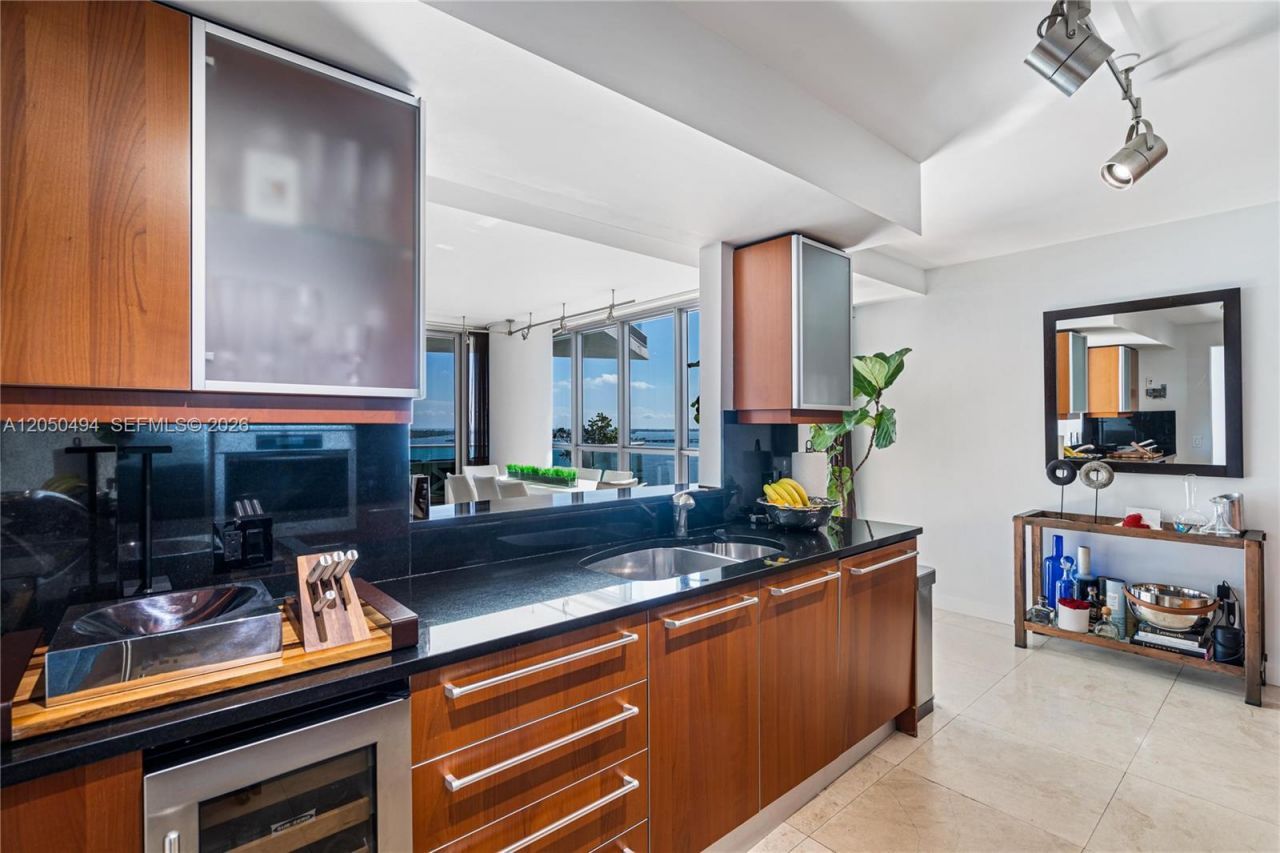 1331 Brickell Bay Dr, Unit 1611, Miami, FL 33131 Photo