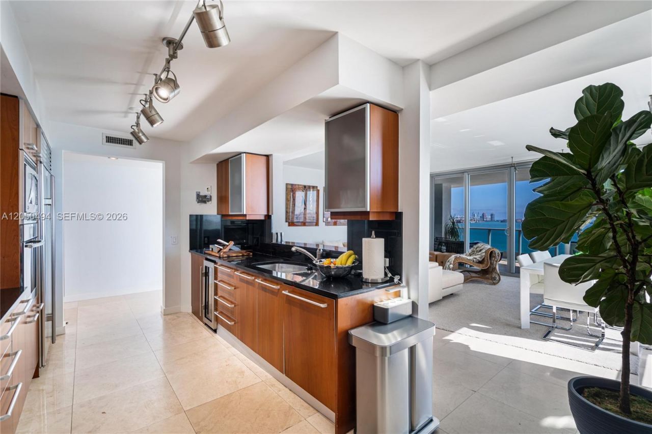 1331 Brickell Bay Dr, Unit 1611, Miami, FL 33131 Photo