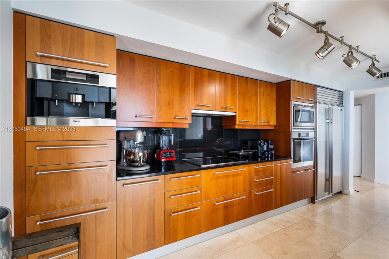 1331 Brickell Bay Dr, Unit 1611, Miami, FL 33131 Photo