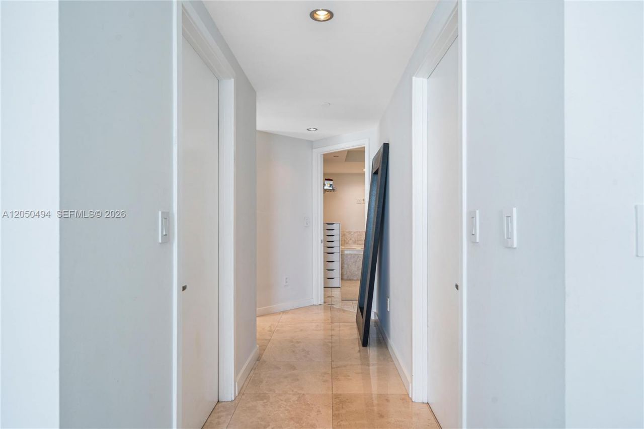 1331 Brickell Bay Dr, Unit 1611, Miami, FL 33131 Photo